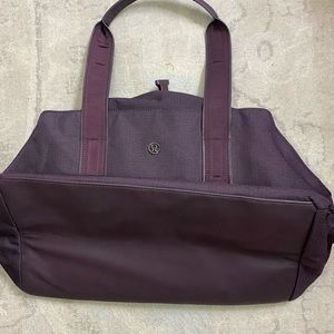 Lululemon gym bag or weekender bag